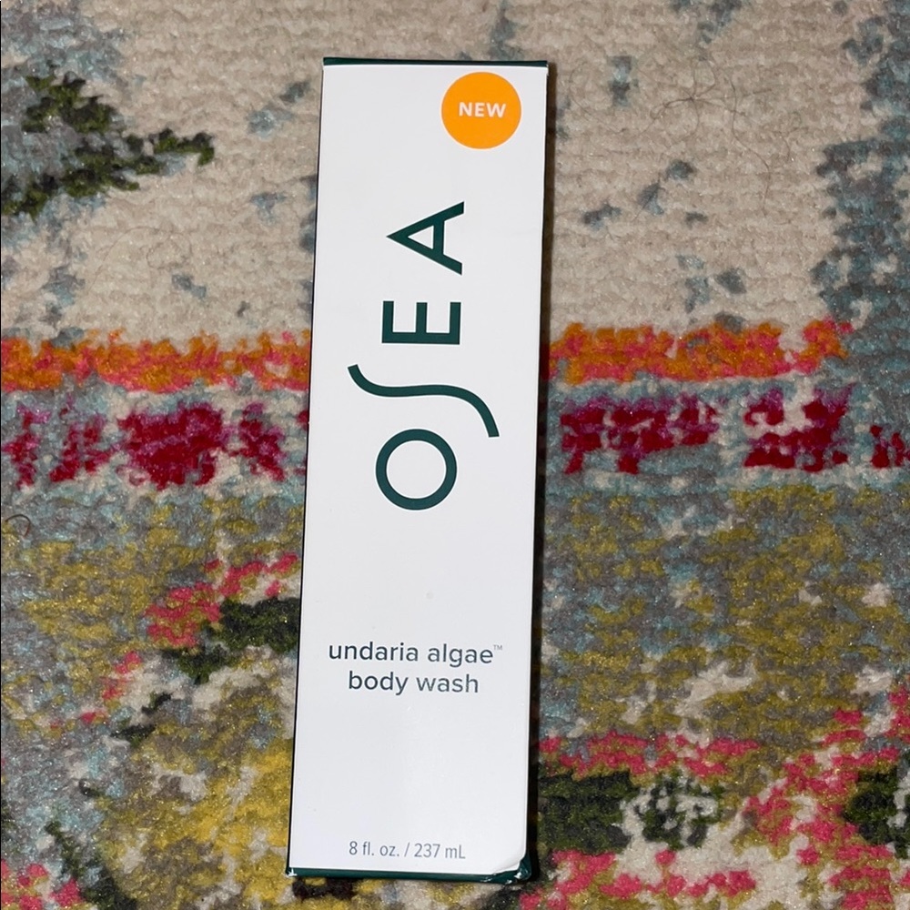 Sea Undaria Algae Body Wash - White and Green Packaging